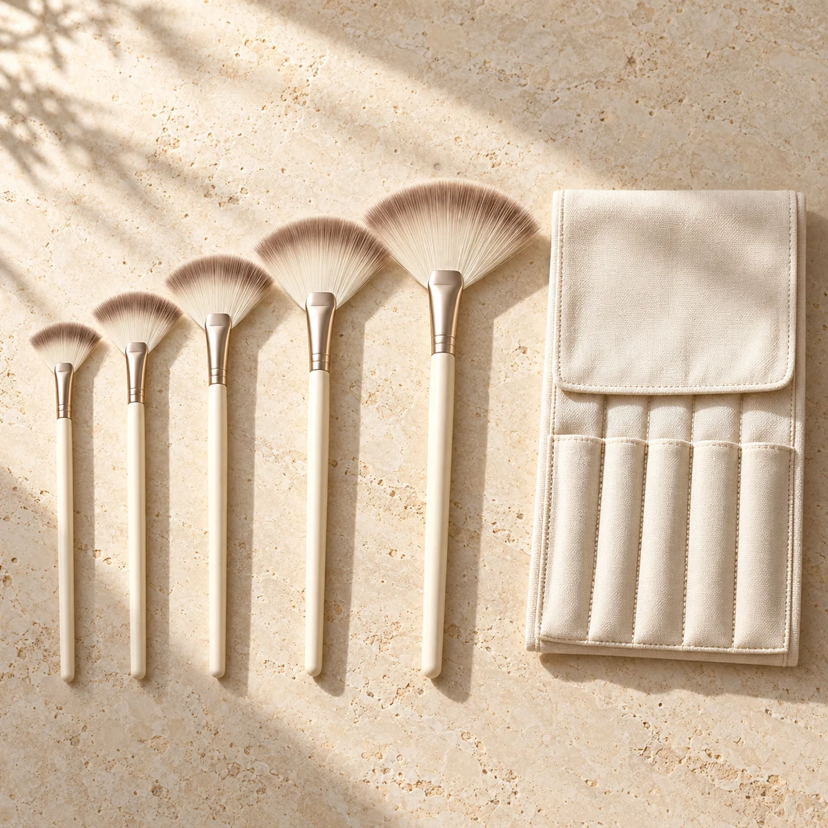 Crème Atelier Five Fan Highlight Brush Set — Cream handle / taupe-tipped ivory bristles fan highlight brush design